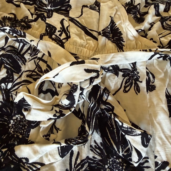 AVA & VIV Plus 1X Ivory Black Floral Tie Waist Dress Long Sleeve with Pockets - Picture 2 of 7